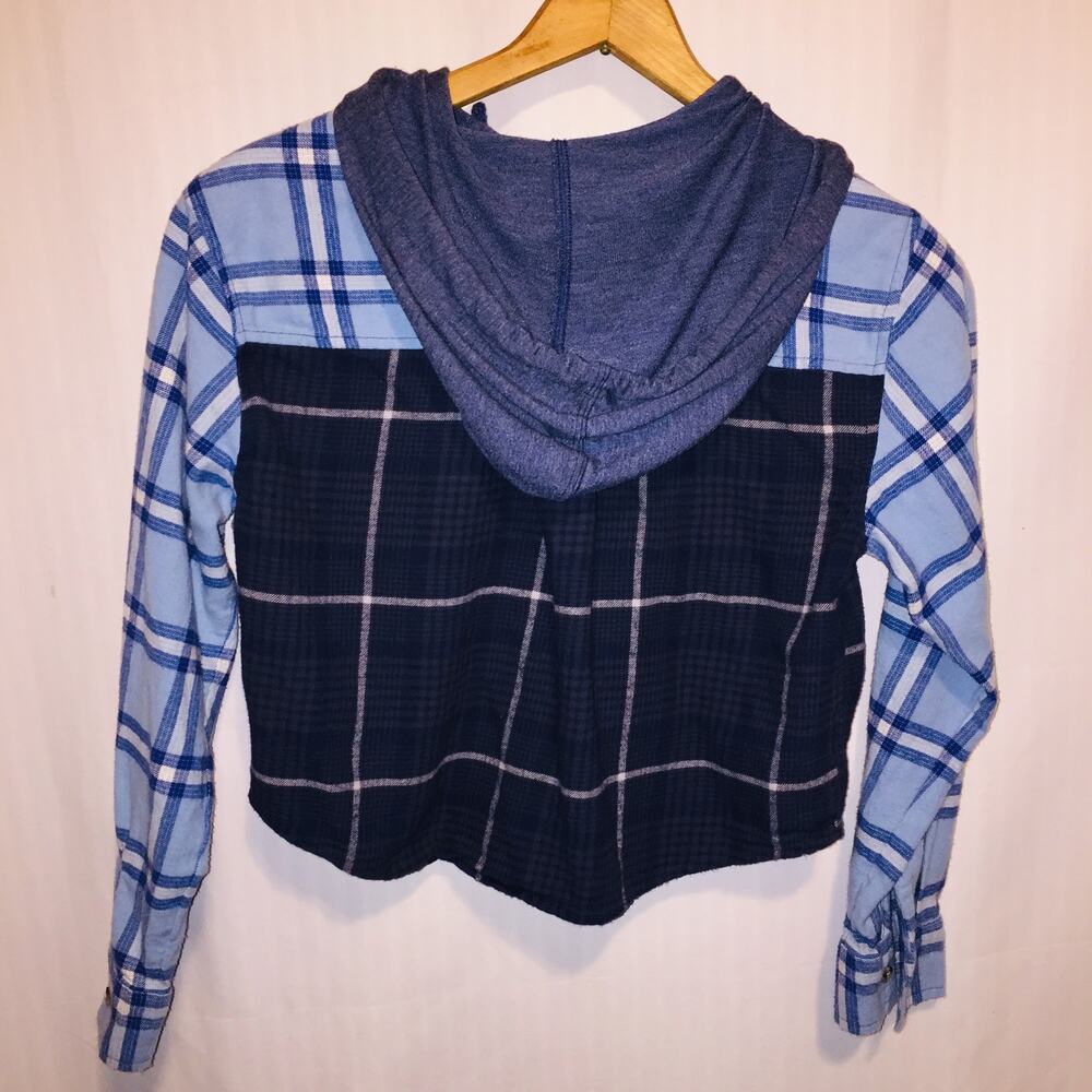 SO Goods For Life Cropped Hoodie Shacket size S Blue Plaid - Picture 2 of 7